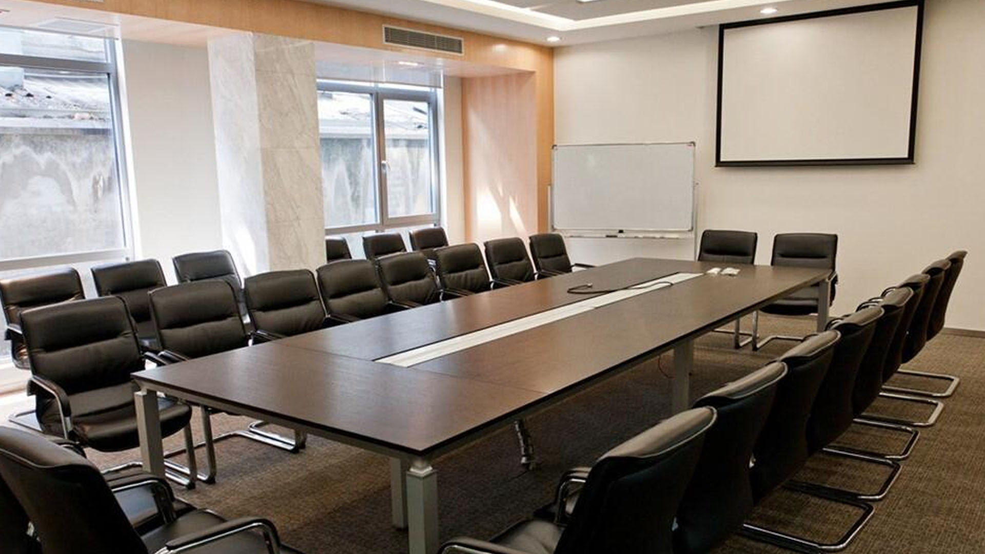 涉密場所為何不允許攜帶手機進入？